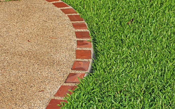 lawn-border-edge-brick-edging-grass-mowing Rose-petal-salad-2