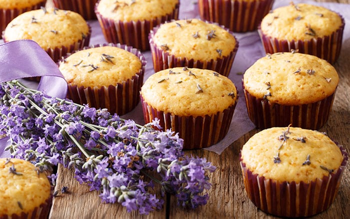 Lavender-sprigs-in-lemon-drink