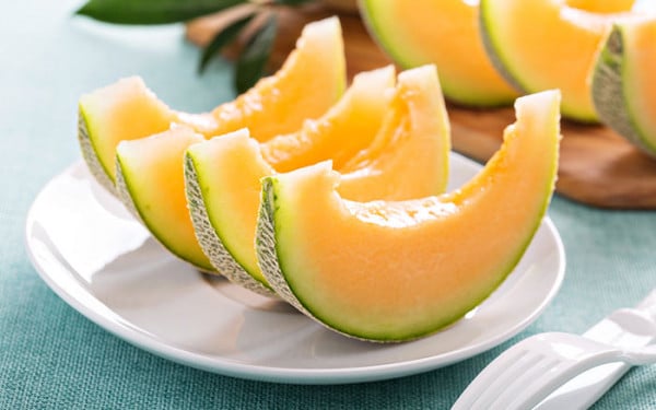 Sliced-canteloupe-melon-fruit